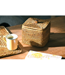 Petit plateau coeur Kuro en rotin naturel blanc cérusé